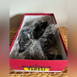 Vaneli Navy Suede Heels size 8.5